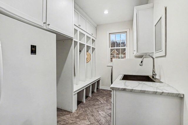 5189 Queen Victoria Lane, Kalamazoo, MI 49009