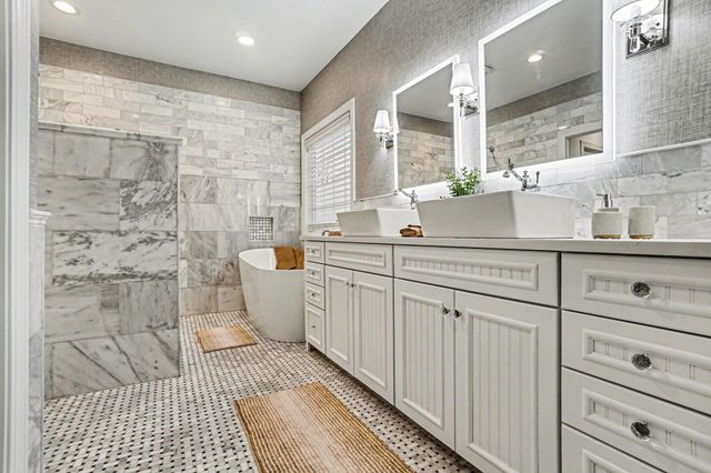 5189 Queen Victoria Lane, Kalamazoo, MI 49009