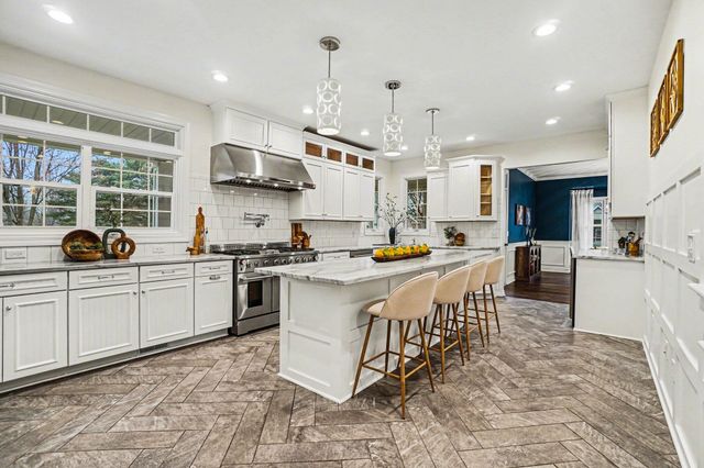 5189 Queen Victoria Lane, Kalamazoo, MI 49009