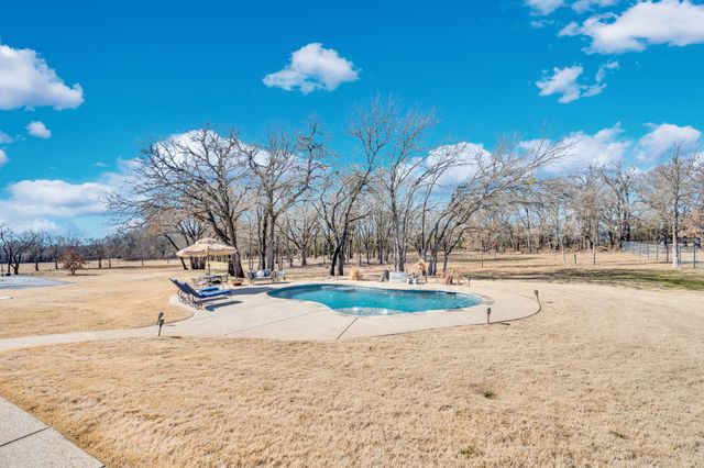 9834 County Road 305, Grandview, TX 76050