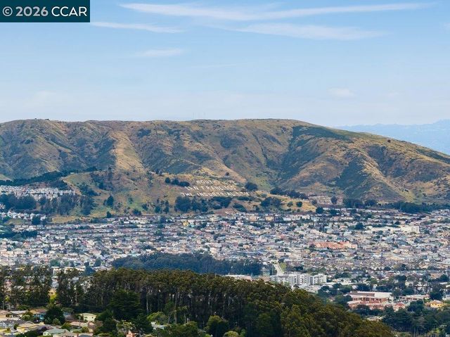 110 Siskiyou Ct, San Bruno, CA 94066