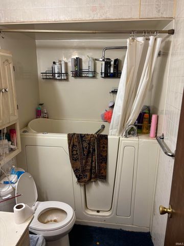 0105 S 400E Road, Hartford City, IN 47348