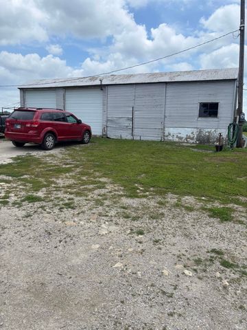 0105 S 400E Road, Hartford City, IN 47348