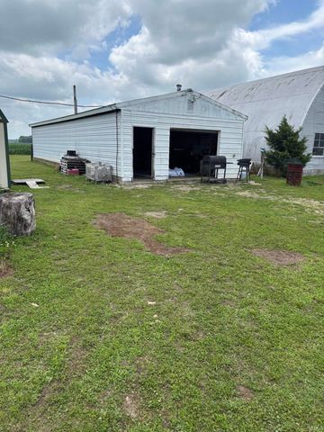 0105 S 400E Road, Hartford City, IN 47348