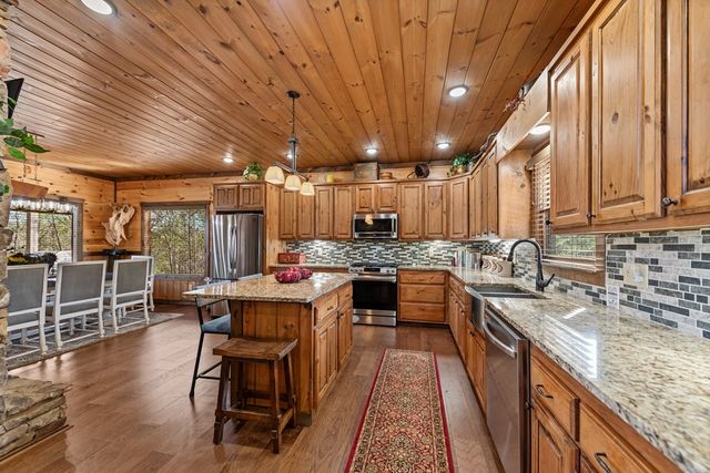 406 Hope Drive, Blue Ridge, GA 30513