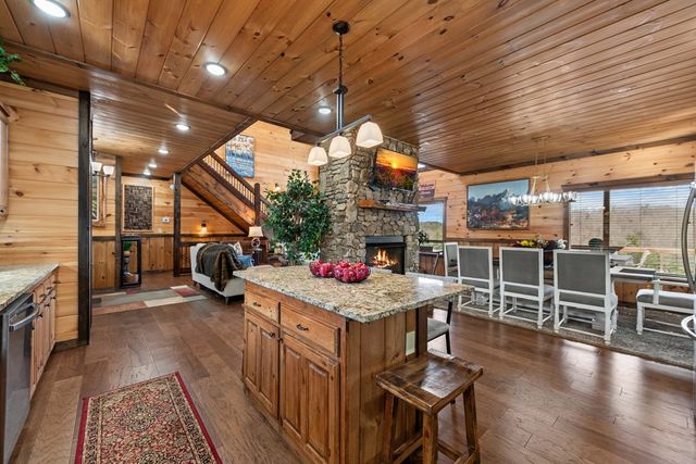 406 Hope Drive, Blue Ridge, GA 30513