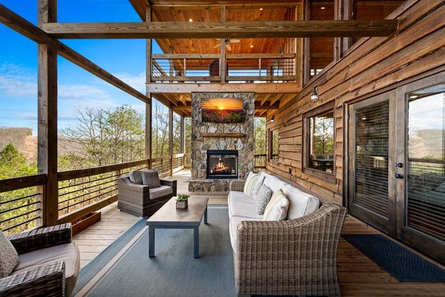 406 Hope Drive, Blue Ridge, GA 30513