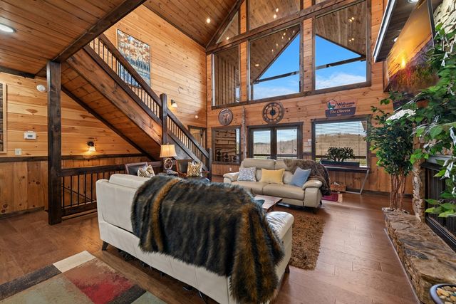 406 Hope Drive, Blue Ridge, GA 30513