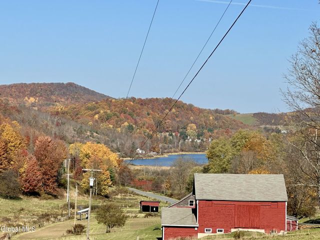 818 Middle Road, Hebron, NY 12832