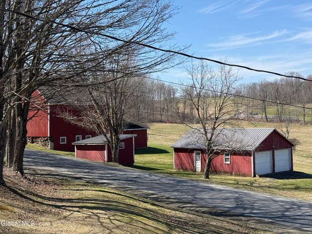 818 Middle Road, Hebron, NY 12832