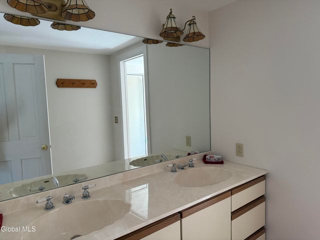 818 Middle Road, Hebron, NY 12832