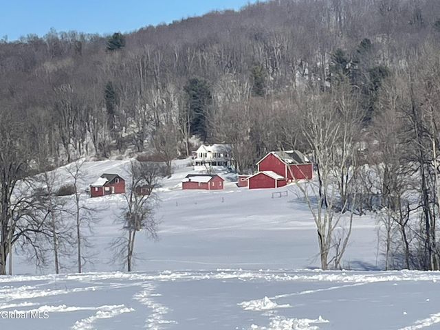 818 Middle Road, Hebron, NY 12832