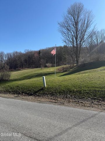 818 Middle Road, Hebron, NY 12832