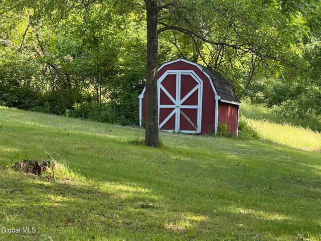 818 Middle Road, Hebron, NY 12832