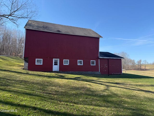 818 Middle Road, Hebron, NY 12832