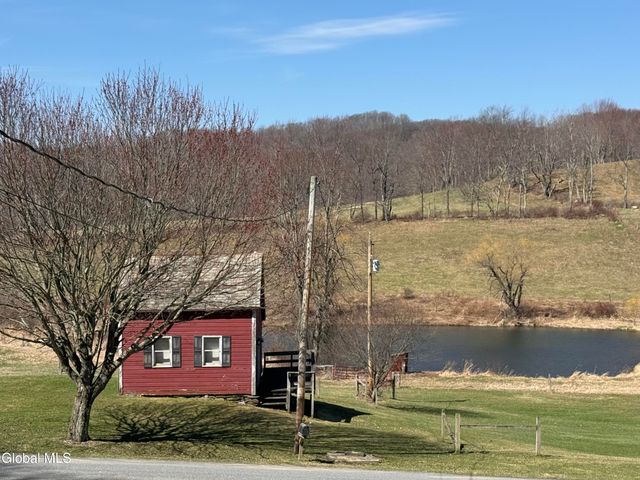 818 Middle Road, Hebron, NY 12832