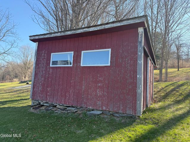 818 Middle Road, Hebron, NY 12832