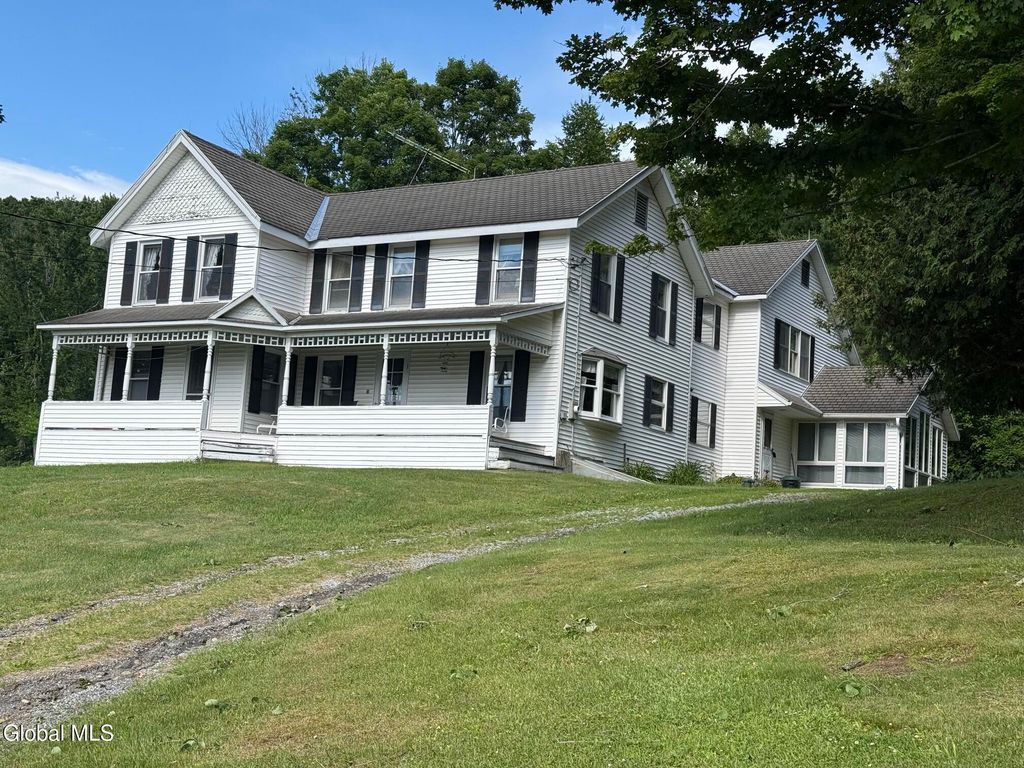 818 Middle Road, Hebron, NY 12832