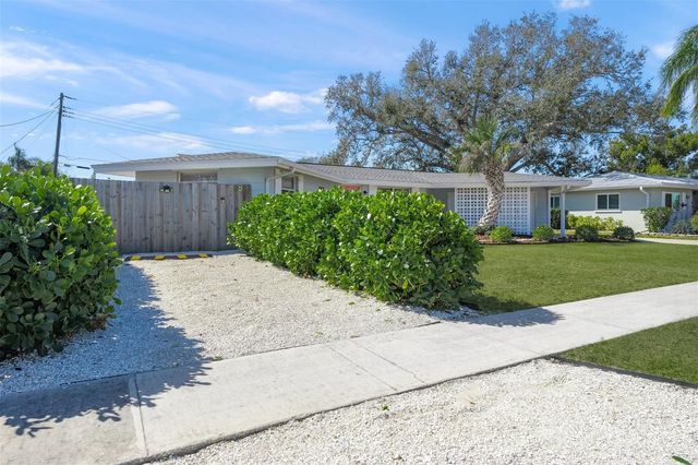 3165 REGATTA CIRCLE, Sarasota, FL 34231