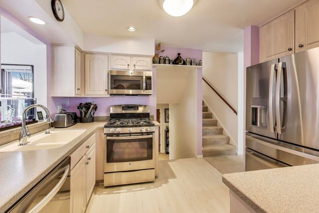 51 James Court, Glenview, IL 60025