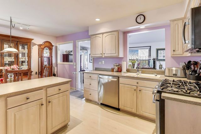 51 James Court, Glenview, IL 60025