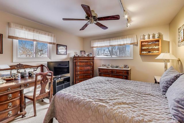 51 James Court, Glenview, IL 60025