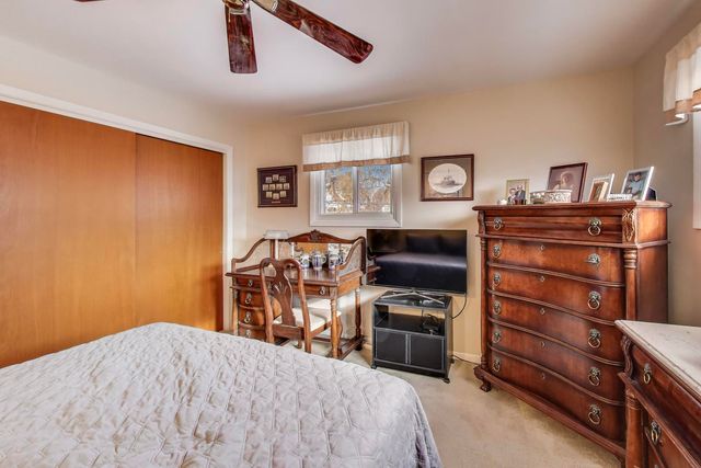 51 James Court, Glenview, IL 60025