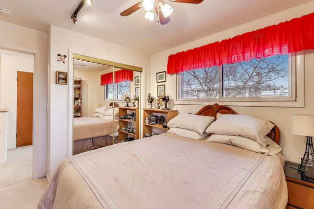 51 James Court, Glenview, IL 60025