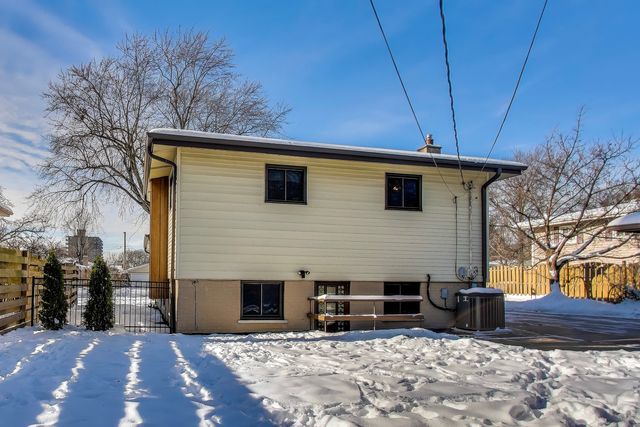 51 James Court, Glenview, IL 60025