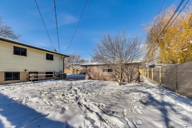 51 James Court, Glenview, IL 60025