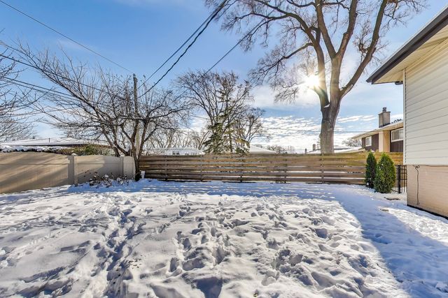 51 James Court, Glenview, IL 60025