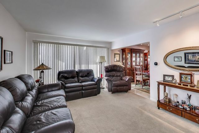 51 James Court, Glenview, IL 60025