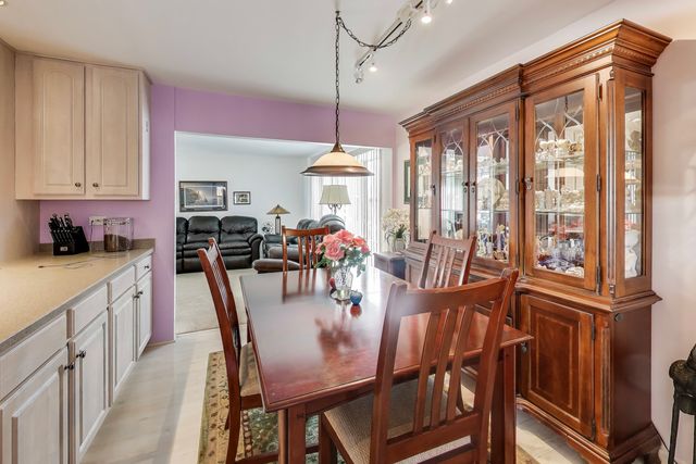 51 James Court, Glenview, IL 60025