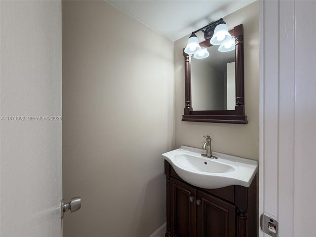 7401 NW 16th St 408, Plantation, FL 33313