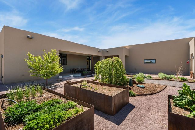 9 Black Mesa, Santa Fe, NM 87506