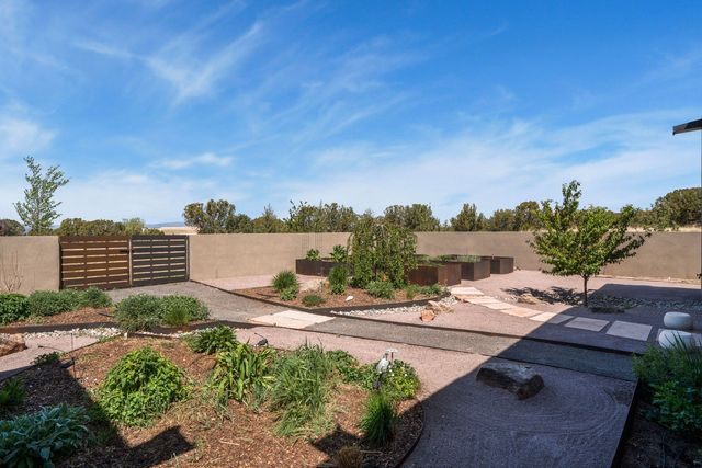 9 Black Mesa, Santa Fe, NM 87506