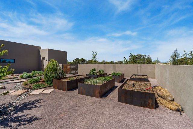 9 Black Mesa, Santa Fe, NM 87506