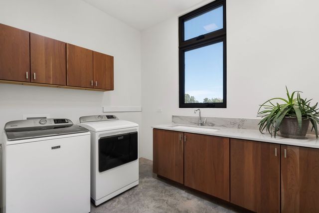 9 Black Mesa, Santa Fe, NM 87506