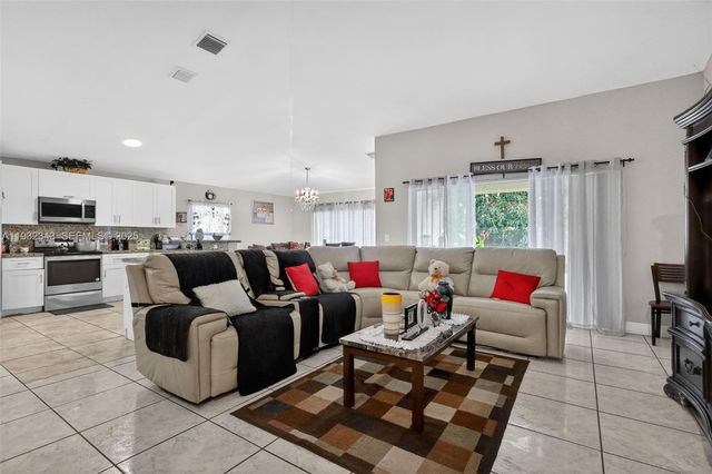 1809 SW 94th Ave, Miramar, FL 33025