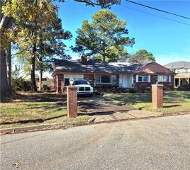 4 Eagle Point RD, Hampton, VA 23669