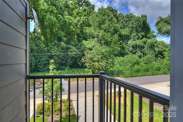 209 Coxe Avenue A, Charlotte, NC 28208