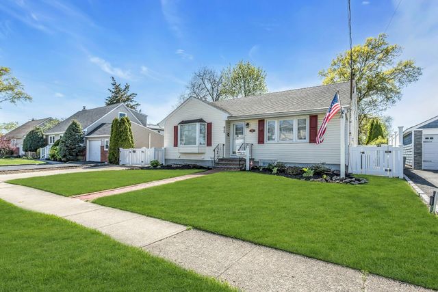 424 Hilda Street, East Meadow, NY 11554