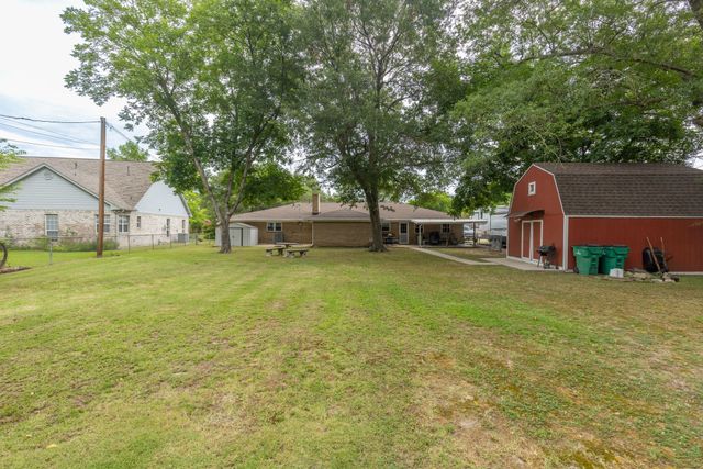 2812 Mccarley Drive, Commerce, TX 75428