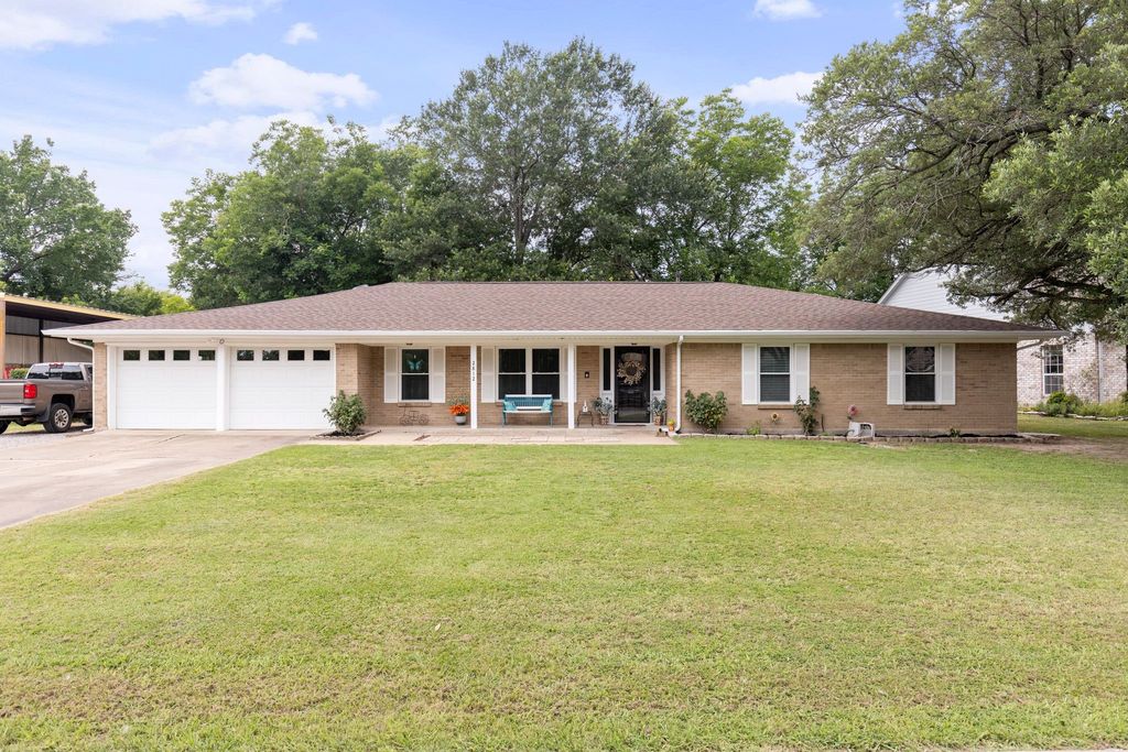 2812 Mccarley Drive, Commerce, TX 75428