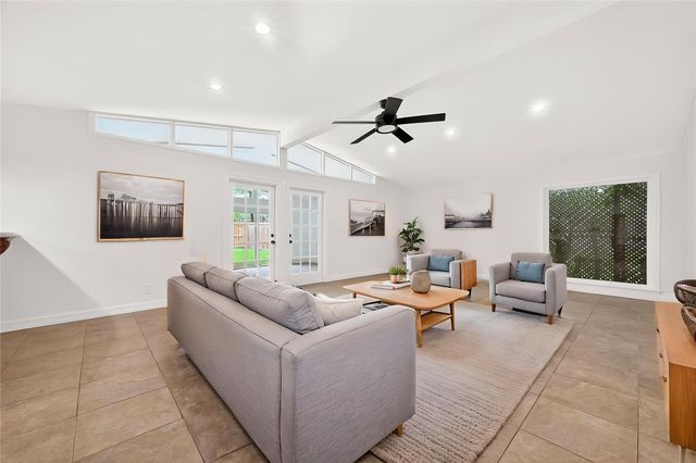 5422 Hummingbird Street, Houston, TX 77096