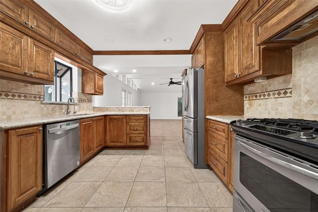 5422 Hummingbird Street, Houston, TX 77096