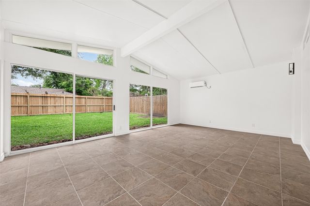 5422 Hummingbird Street, Houston, TX 77096
