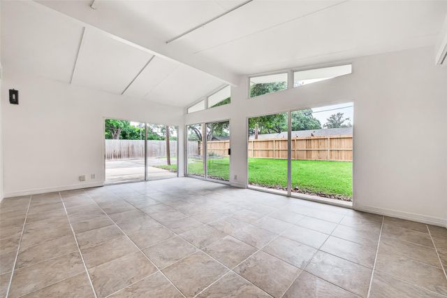 5422 Hummingbird Street, Houston, TX 77096