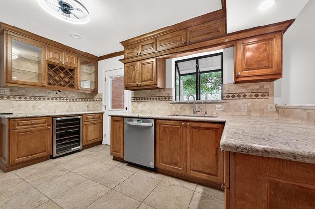 5422 Hummingbird Street, Houston, TX 77096