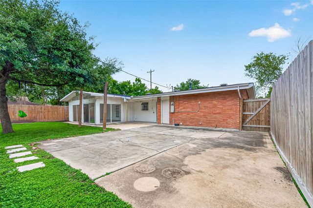 5422 Hummingbird Street, Houston, TX 77096